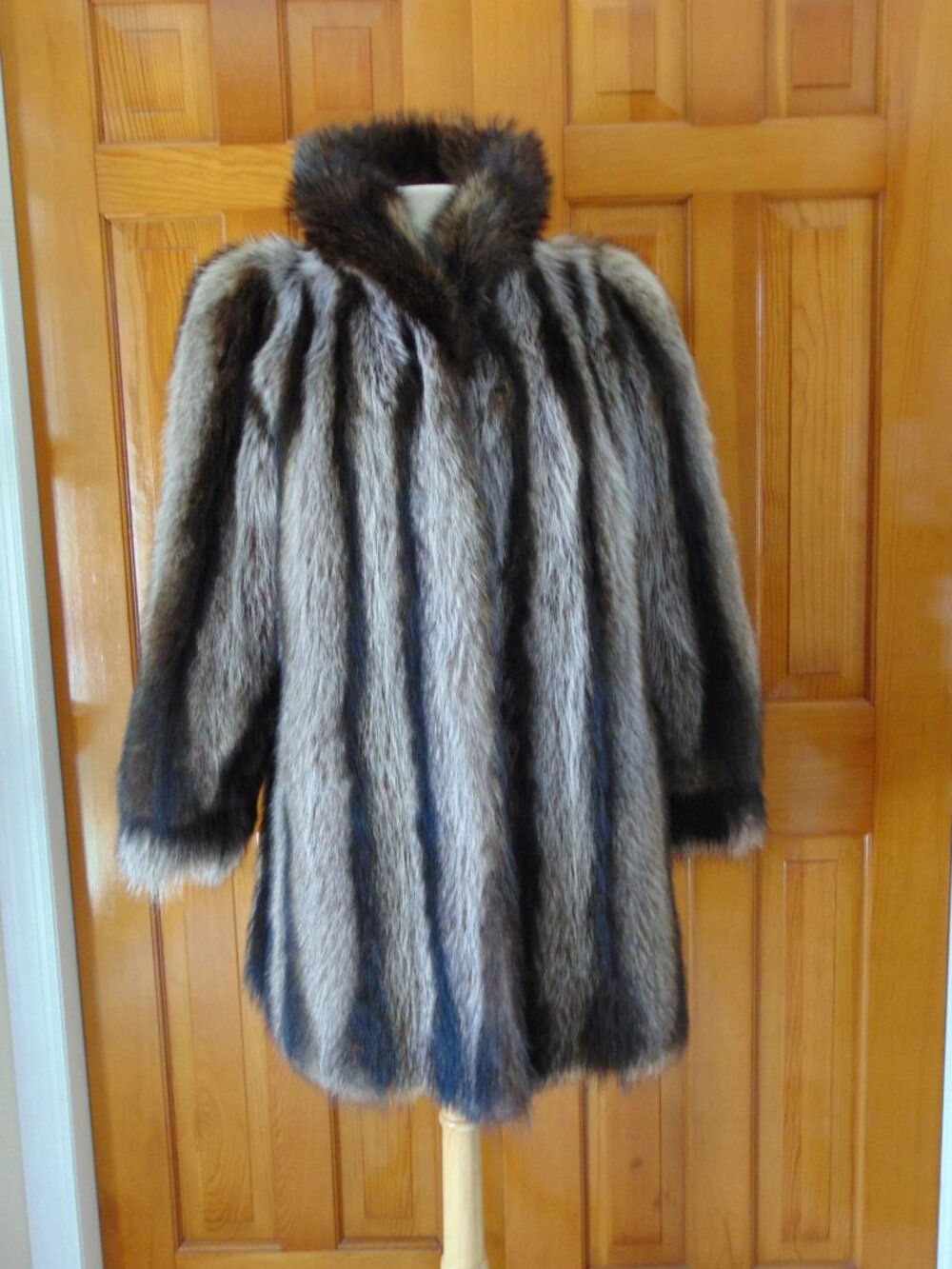 Vintage Raccoon Fur Stroller Coat: Striped Soft Fur, Pockets (Bust 46")